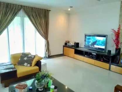 Putra Hills