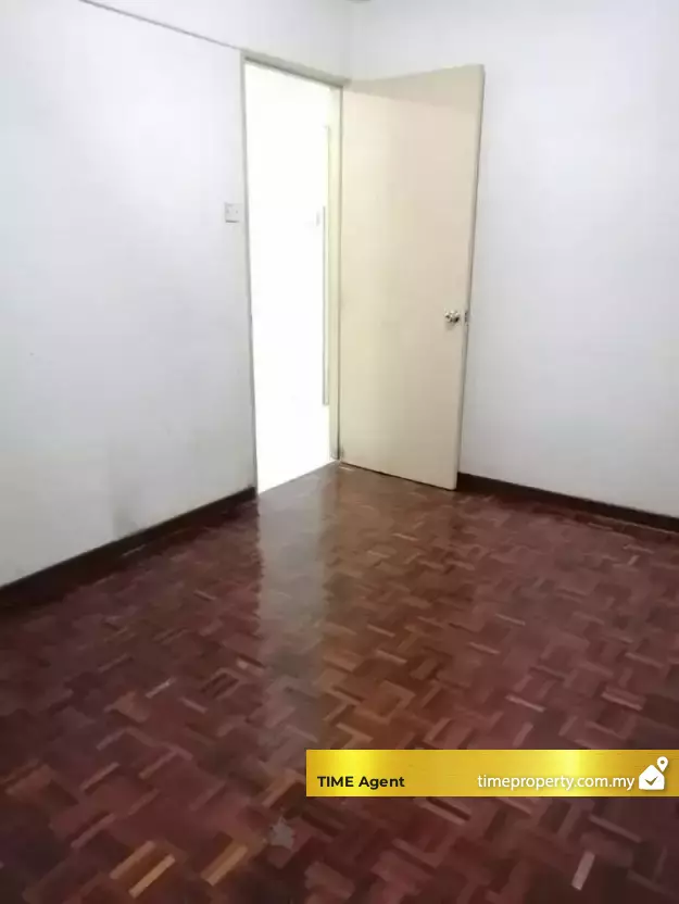 Flat Taman Lip Sin (Block 6) — photo 3