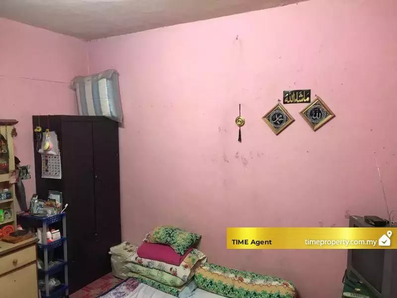 Flat Solok Tenggiri (Block J2) — photo 1