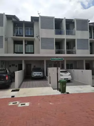 Jalan Raintree Park 6