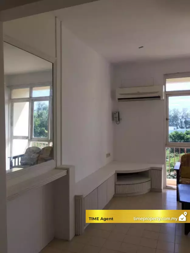 Bayu Emas Apartment — photo 1