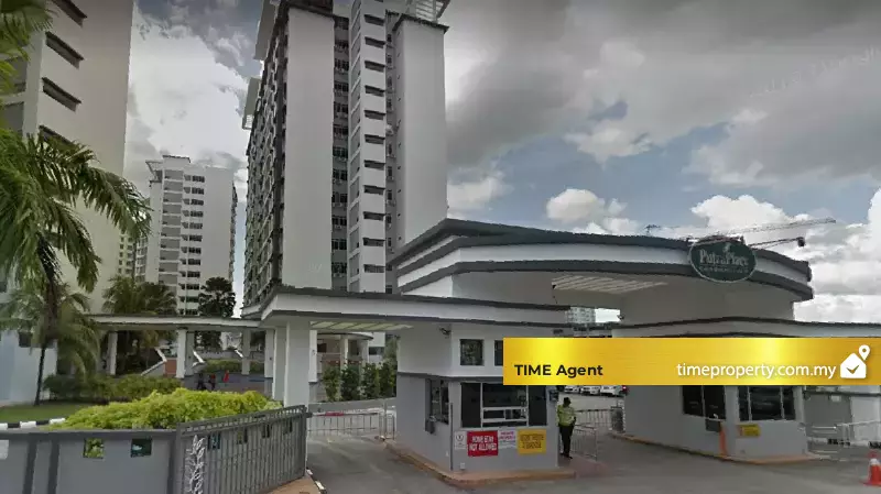 Putra Place Condominium — photo 1