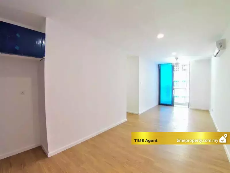 LakeFront Residence — photo 1