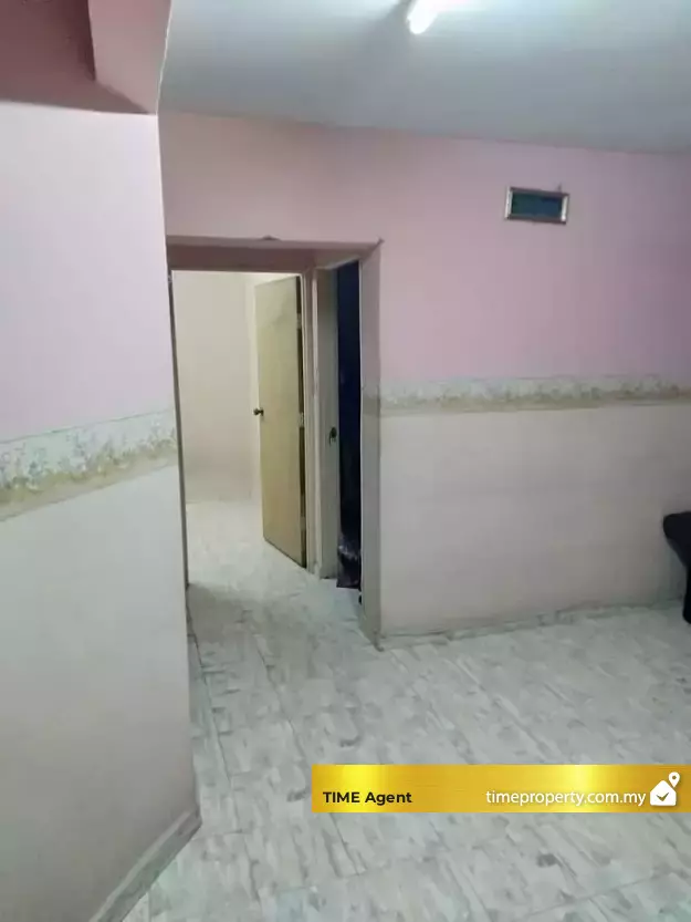 Flat Taman Kelisa (Block D &amp; E) — photo 2