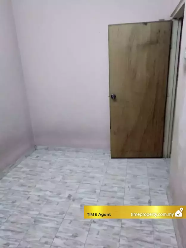 Flat Taman Kelisa (Block D &amp; E) — photo 5
