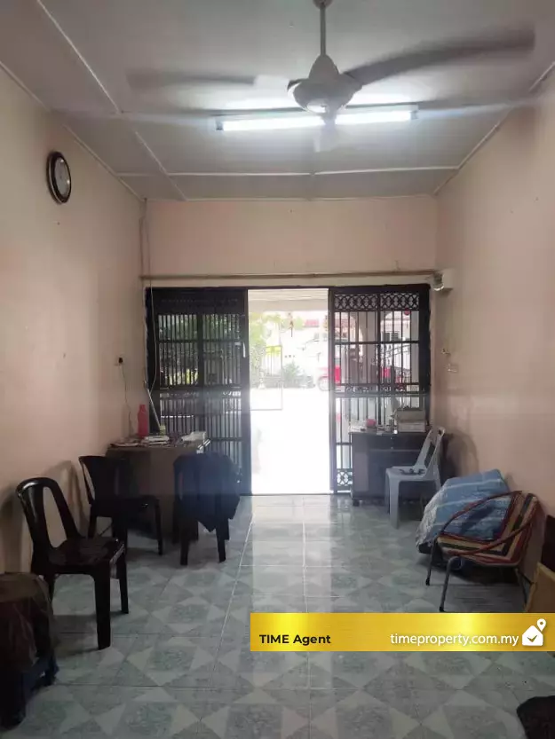 Taman Dengkil — photo 1