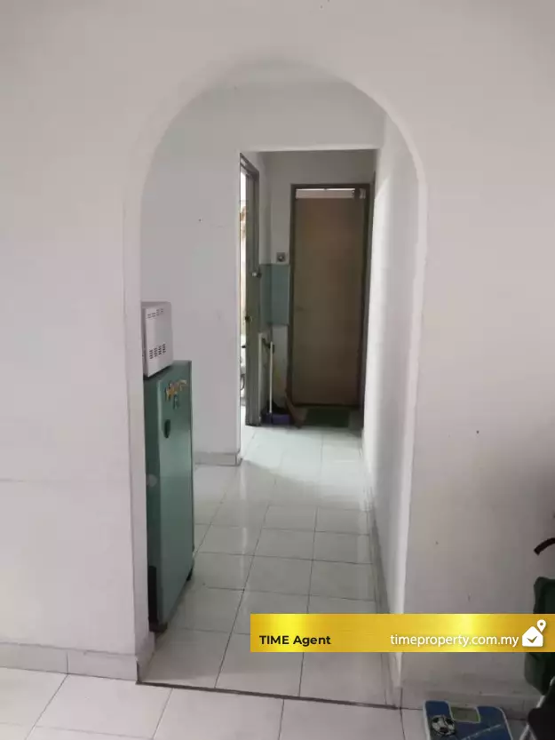 Flat Taman Lip Sin (Block 1, 3 &amp; 5) — photo 2