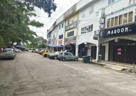 Amanjaya Facing Road Near Starbuck 3 Stry Shoplot Below Market Price