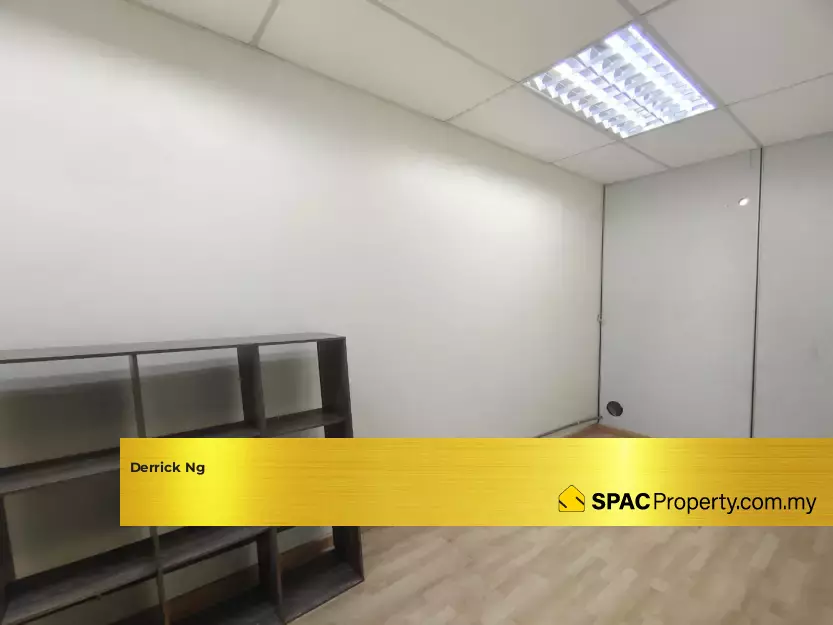Taman Gunung Indah Facing Road 1st Floor Office Renovation For Rent — photo 3