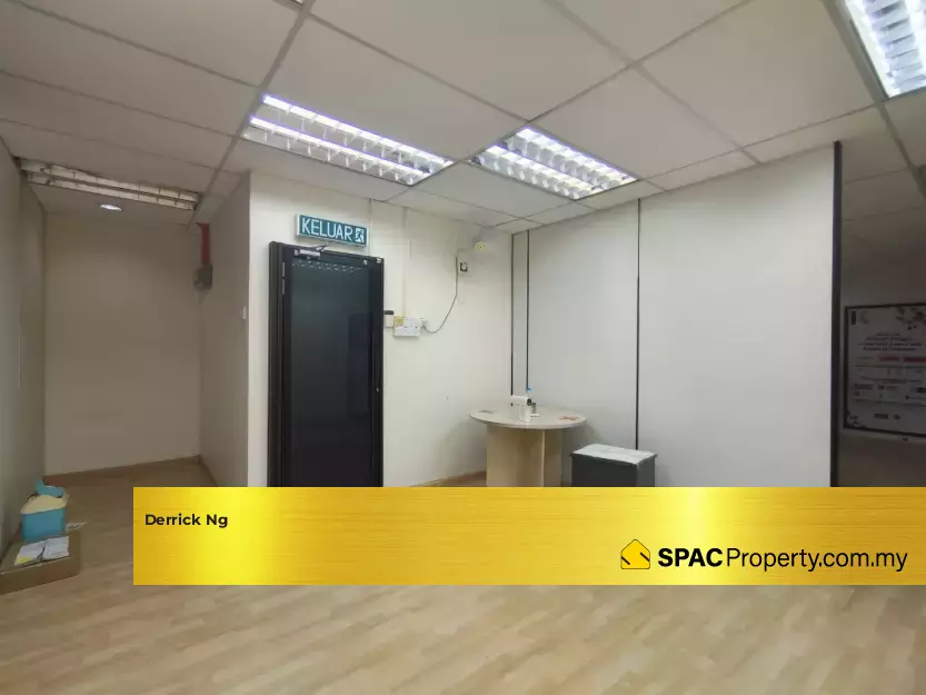 Taman Gunung Indah Facing Road 1st Floor Office Renovation For Rent — photo 5